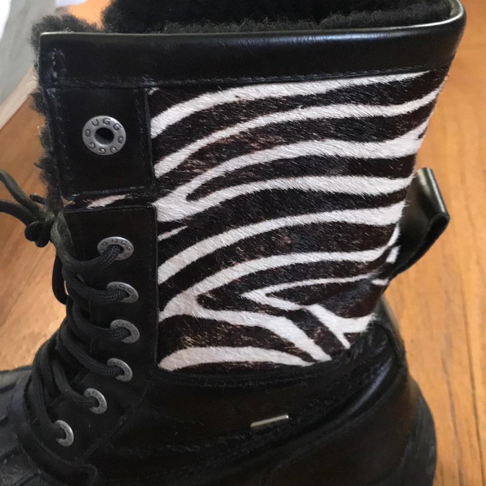 UGG Adirondack limited edition ZEBRA! 6.5 like new